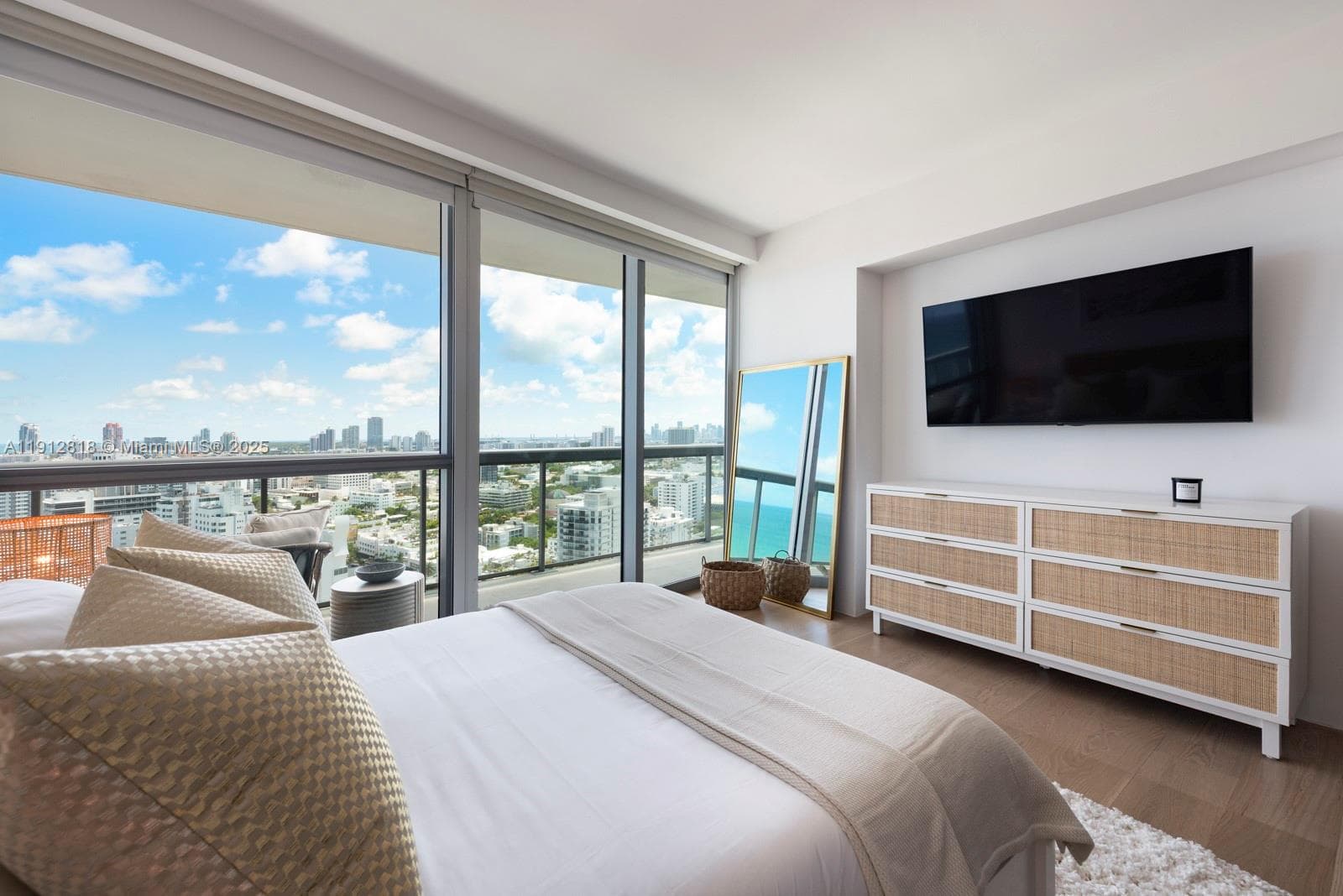 A11912818 — Miami Beach — 17