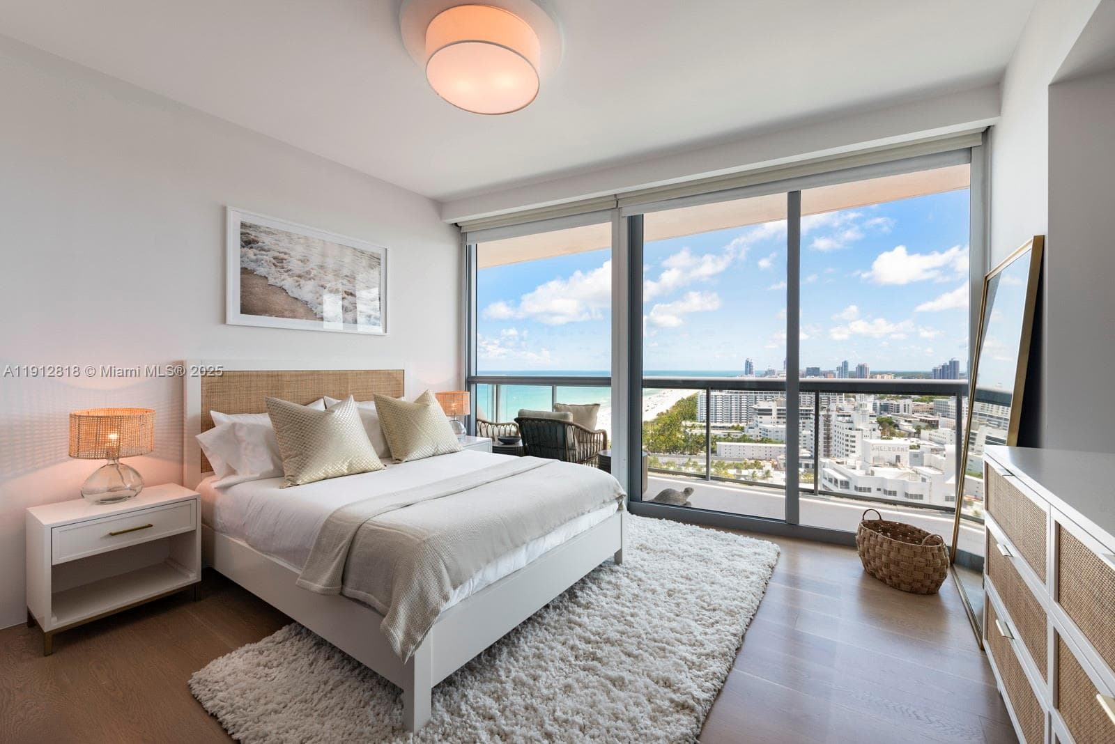 A11912818 — Miami Beach — 16