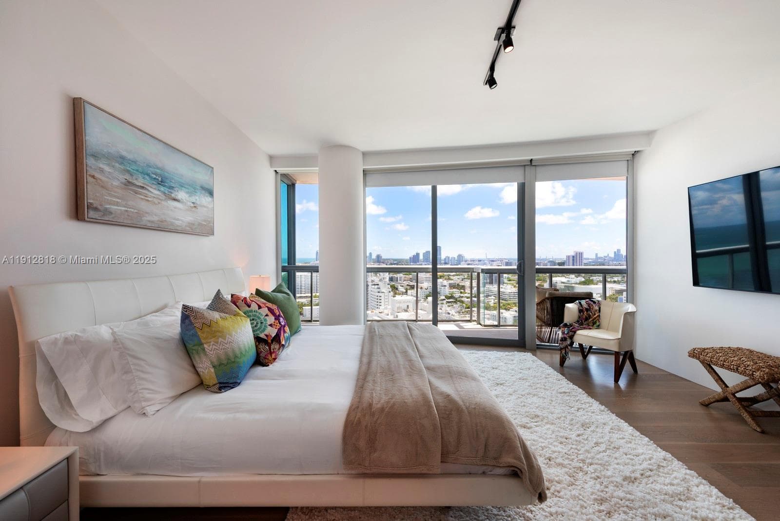 A11912818 — Miami Beach — 11