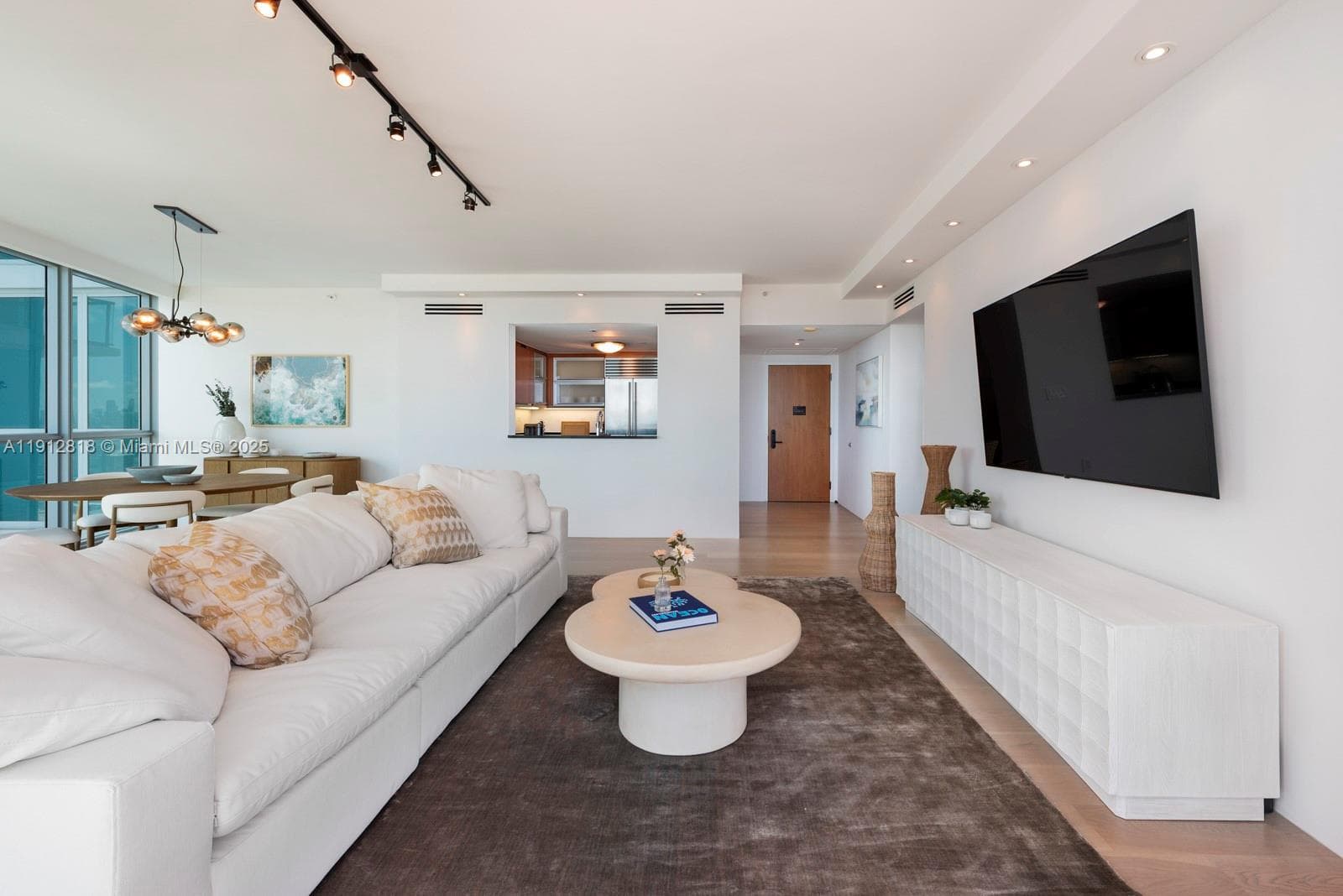 A11912818 — Miami Beach — 4