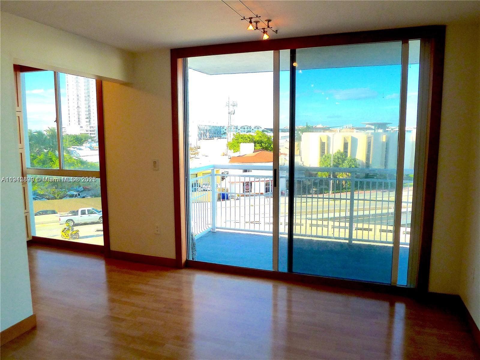 A11912899 — Miami Beach — 23