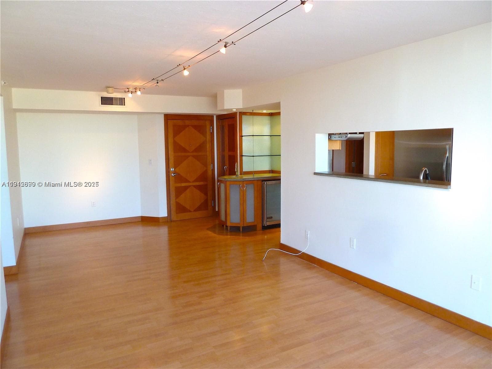 A11912899 — Miami Beach — 12