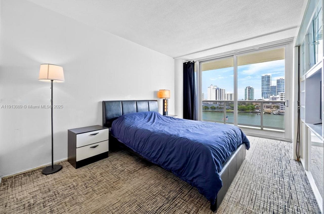 A11913089 — Miami Beach — 23
