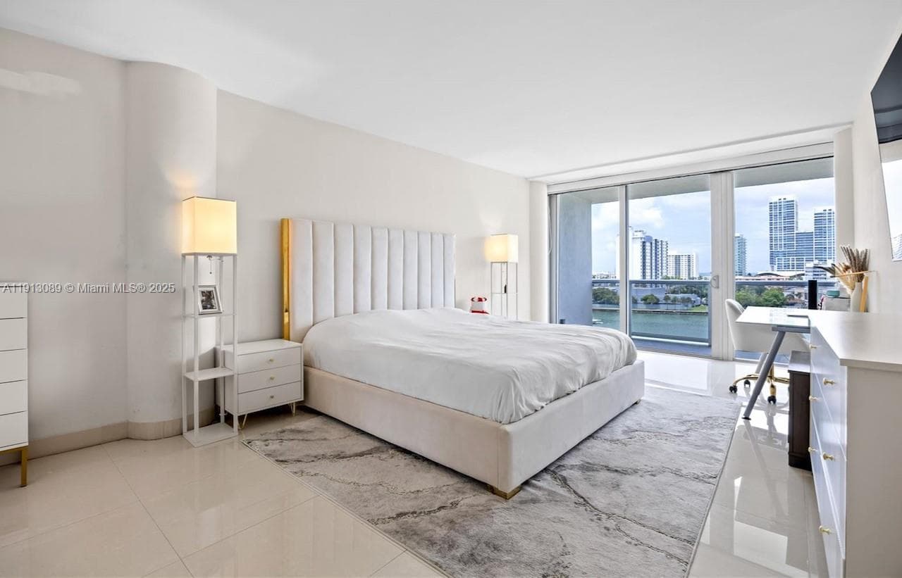 A11913089 — Miami Beach — 6