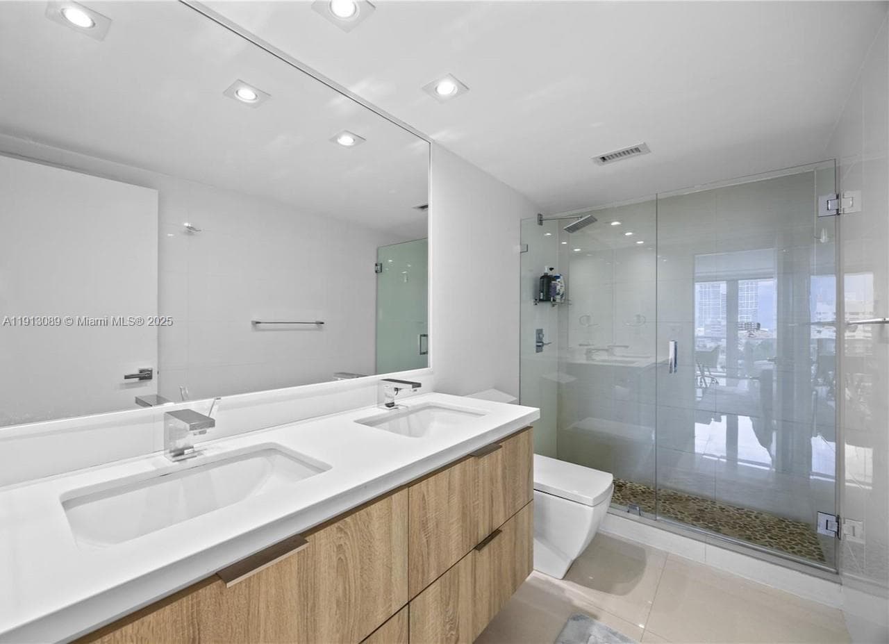 A11913089 — Miami Beach — 7