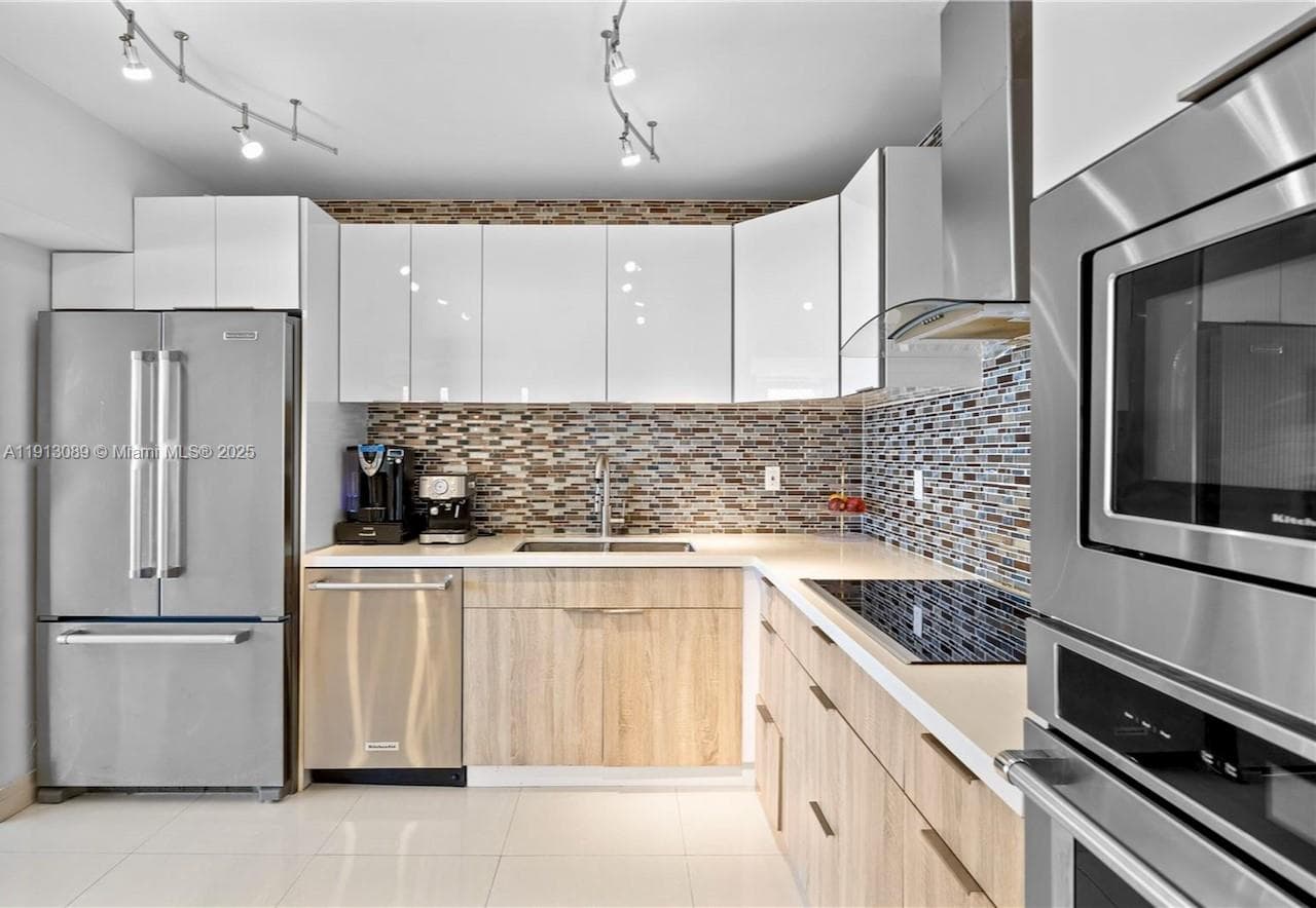 A11913089 — Miami Beach — 3