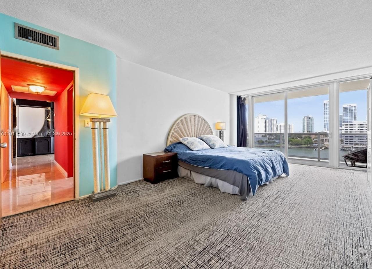 A11913089 — Miami Beach — 20
