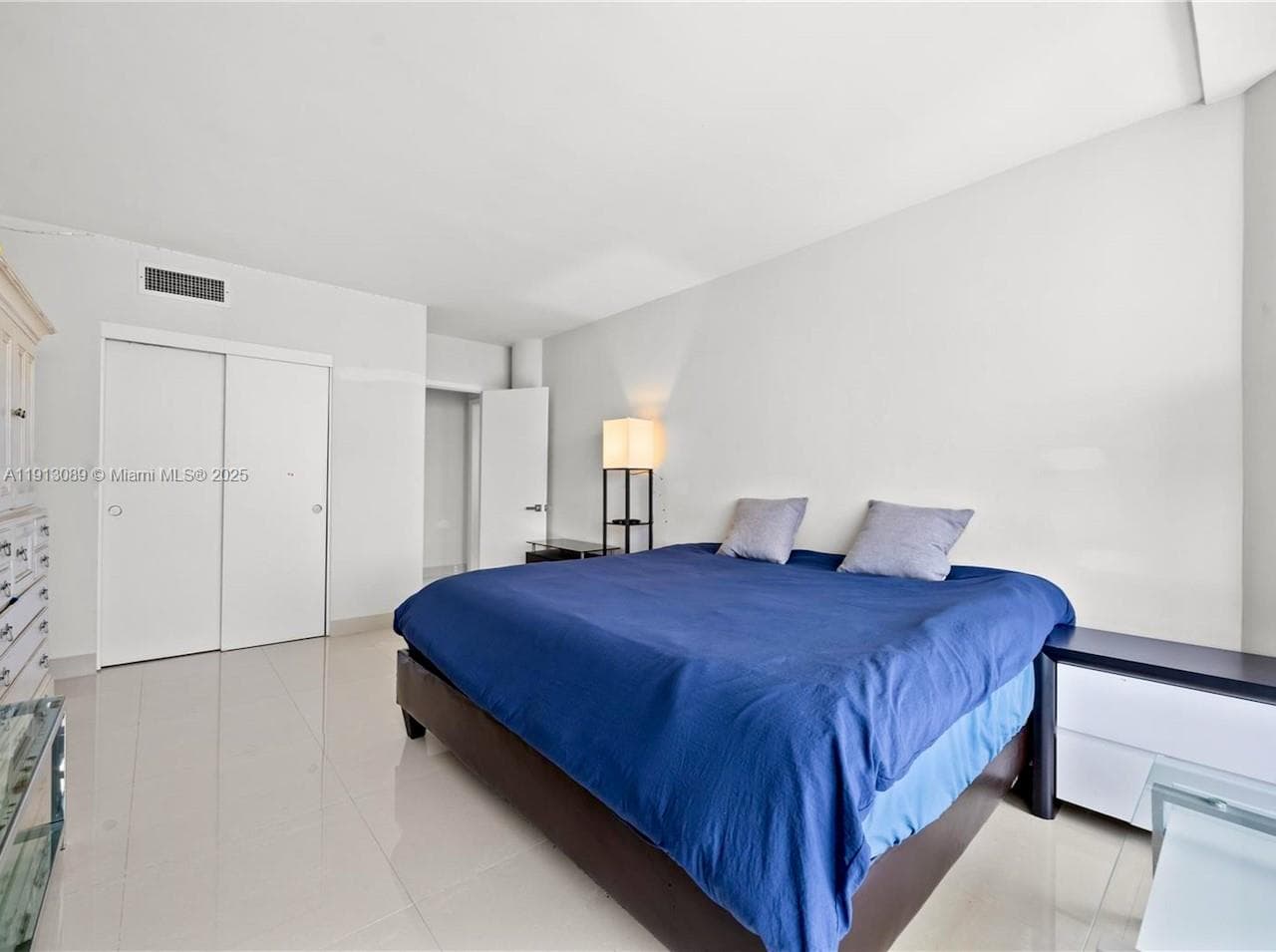A11913089 — Miami Beach — 9
