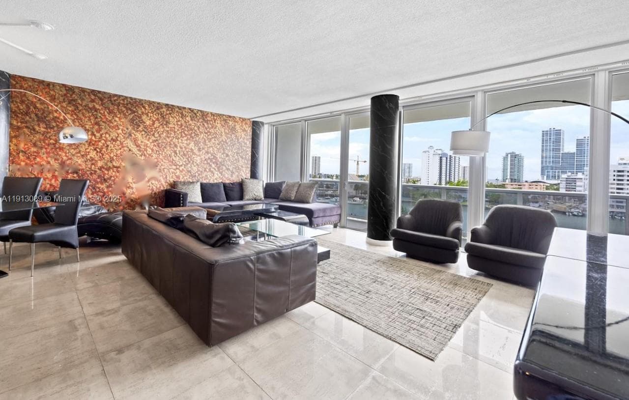 A11913089 — Miami Beach — 18