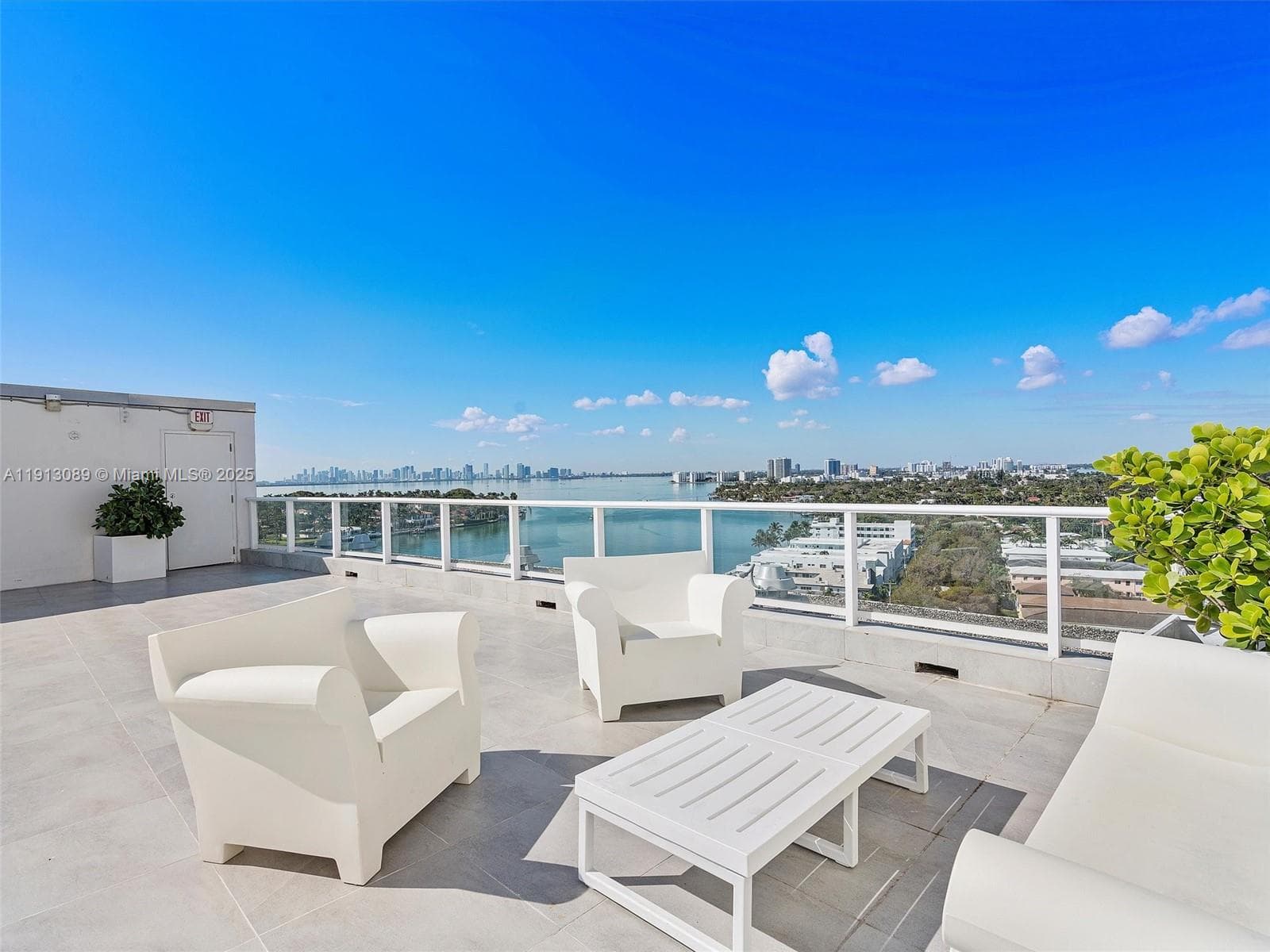 A11913089 — Miami Beach — 31
