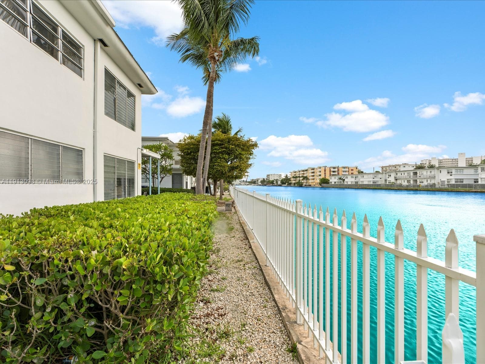A11913098 — Miami Beach — 6