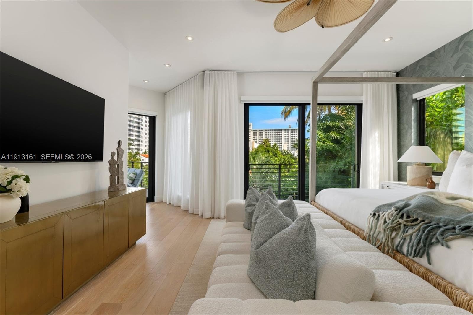 A11913161 — Miami Beach — 24