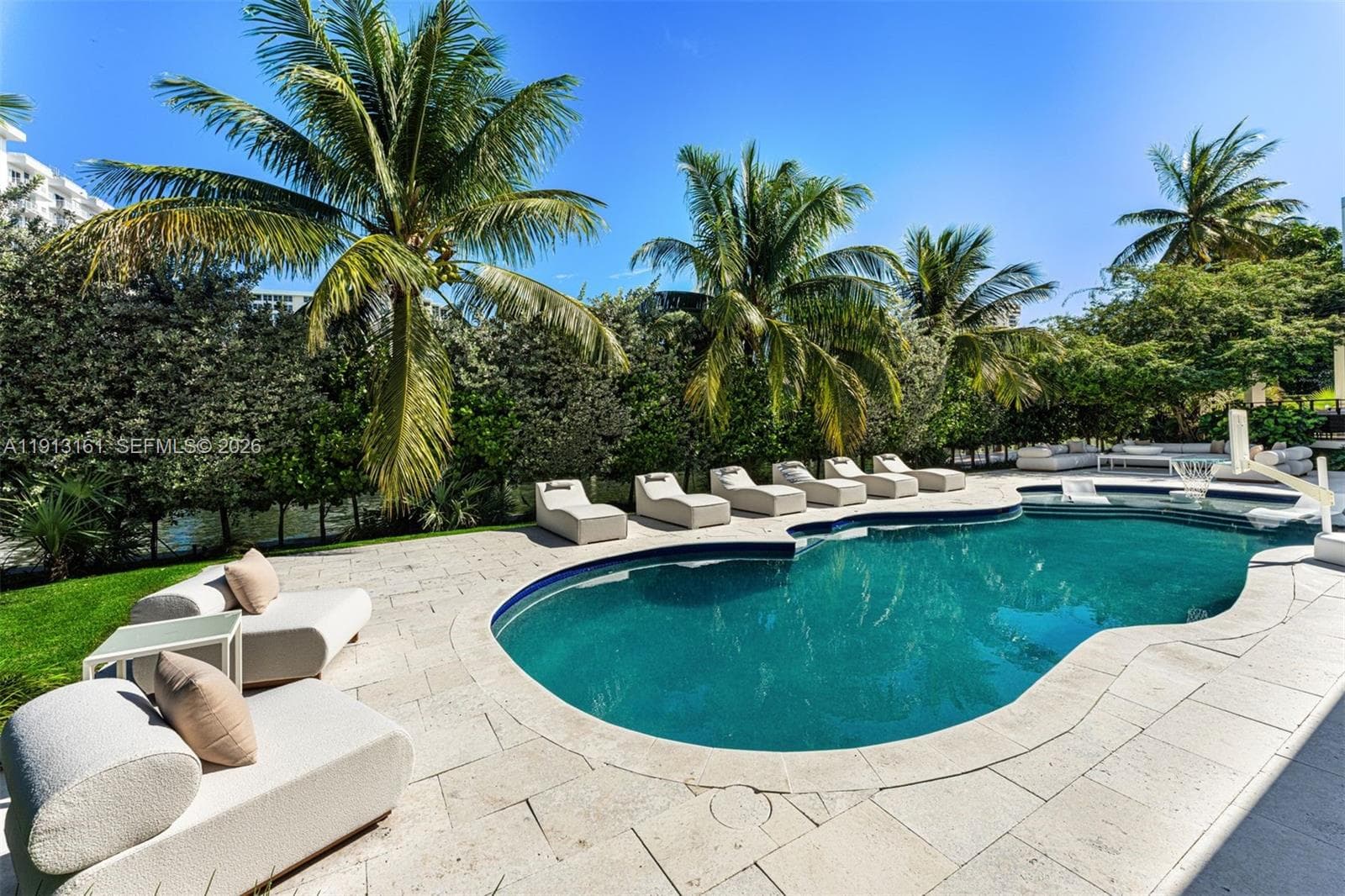 A11913161 — Miami Beach — 30