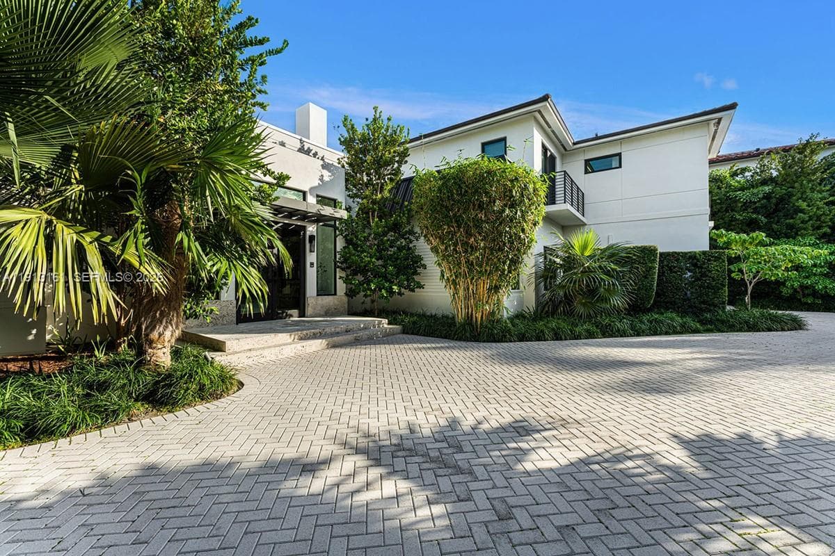 A11913161 — Miami Beach — 34