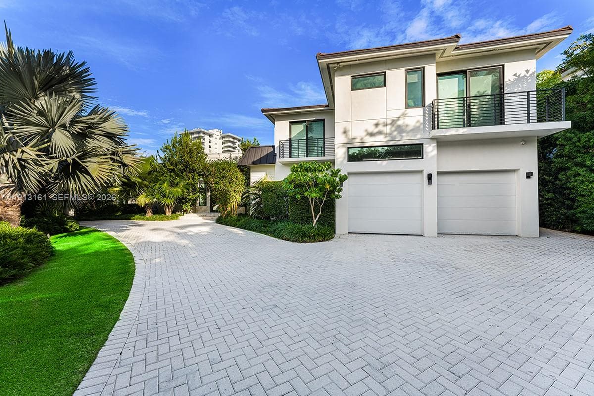 A11913161 — Miami Beach — 33