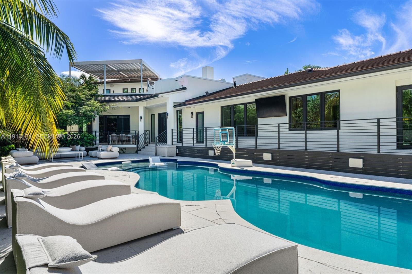 A11913161 — Miami Beach — 31
