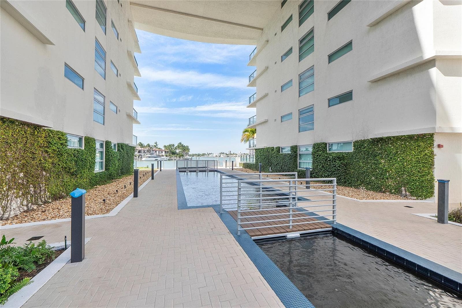 F10535177 — Miami Beach — 46