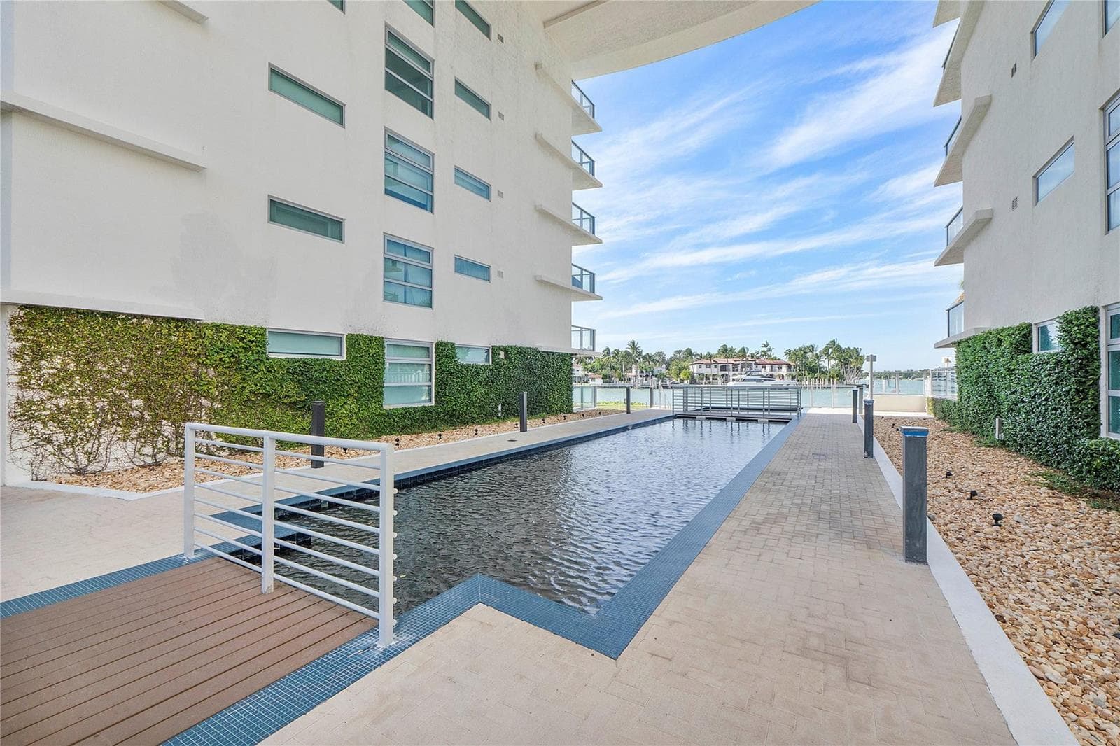 F10535177 — Miami Beach — 45