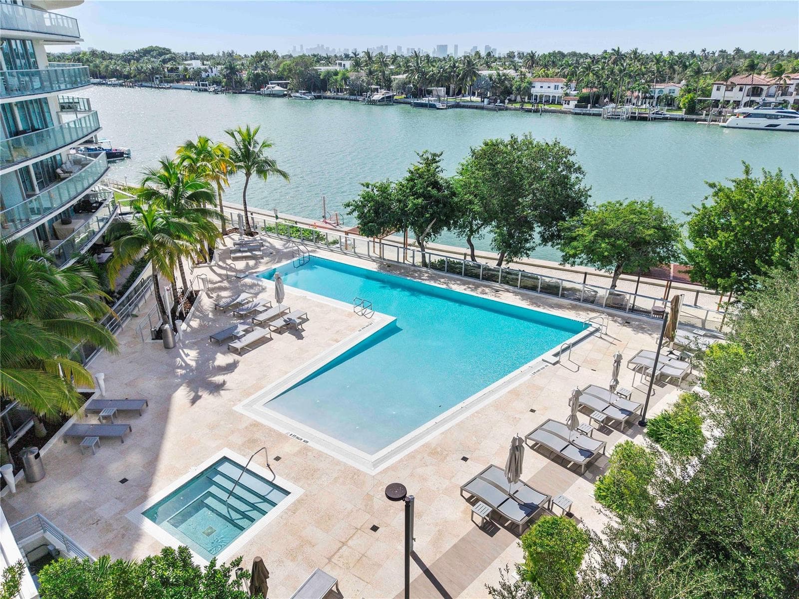 F10535177 — Miami Beach — 37