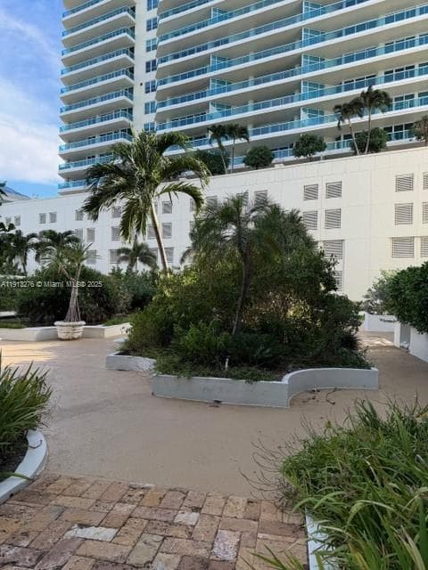 A11913276 — Miami Beach — 15