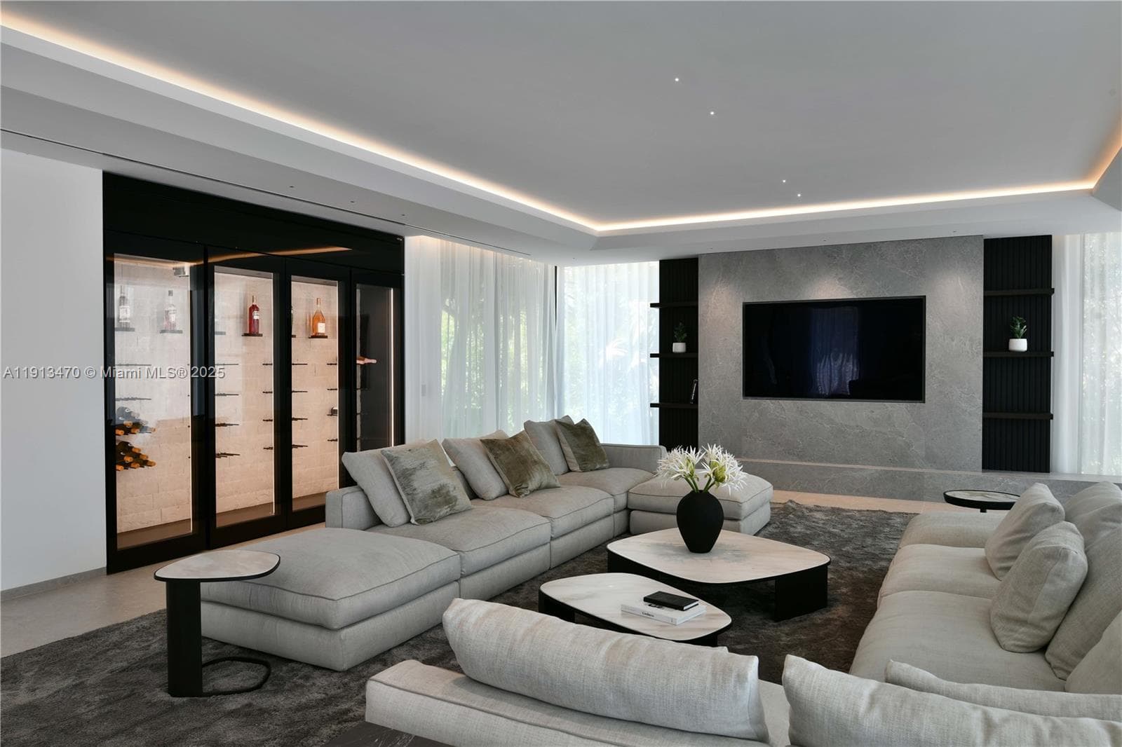 A11913470 — Miami Beach — 23