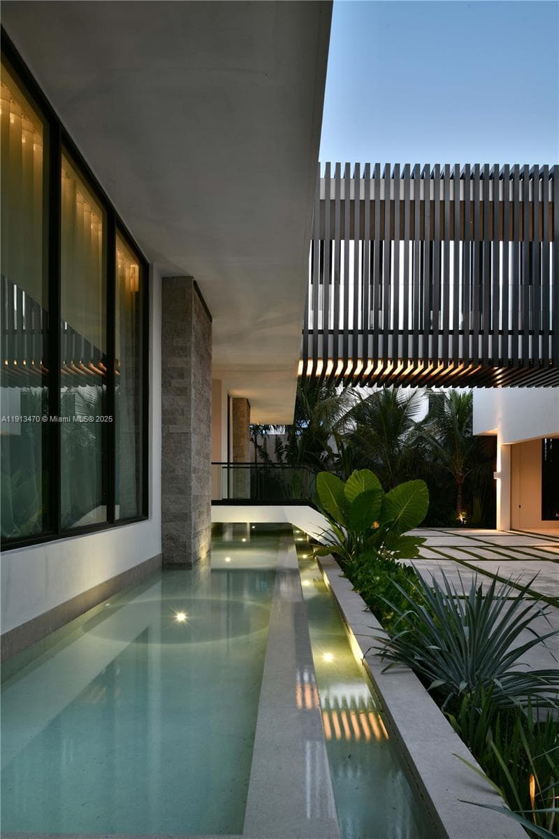A11913470 — Miami Beach — 47