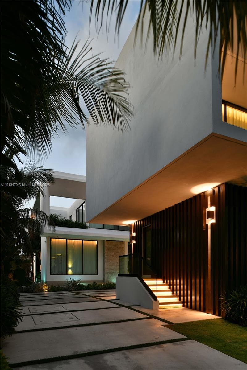 A11913470 — Miami Beach — 38