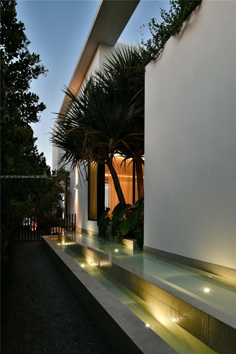 A11913470 — Miami Beach — 48