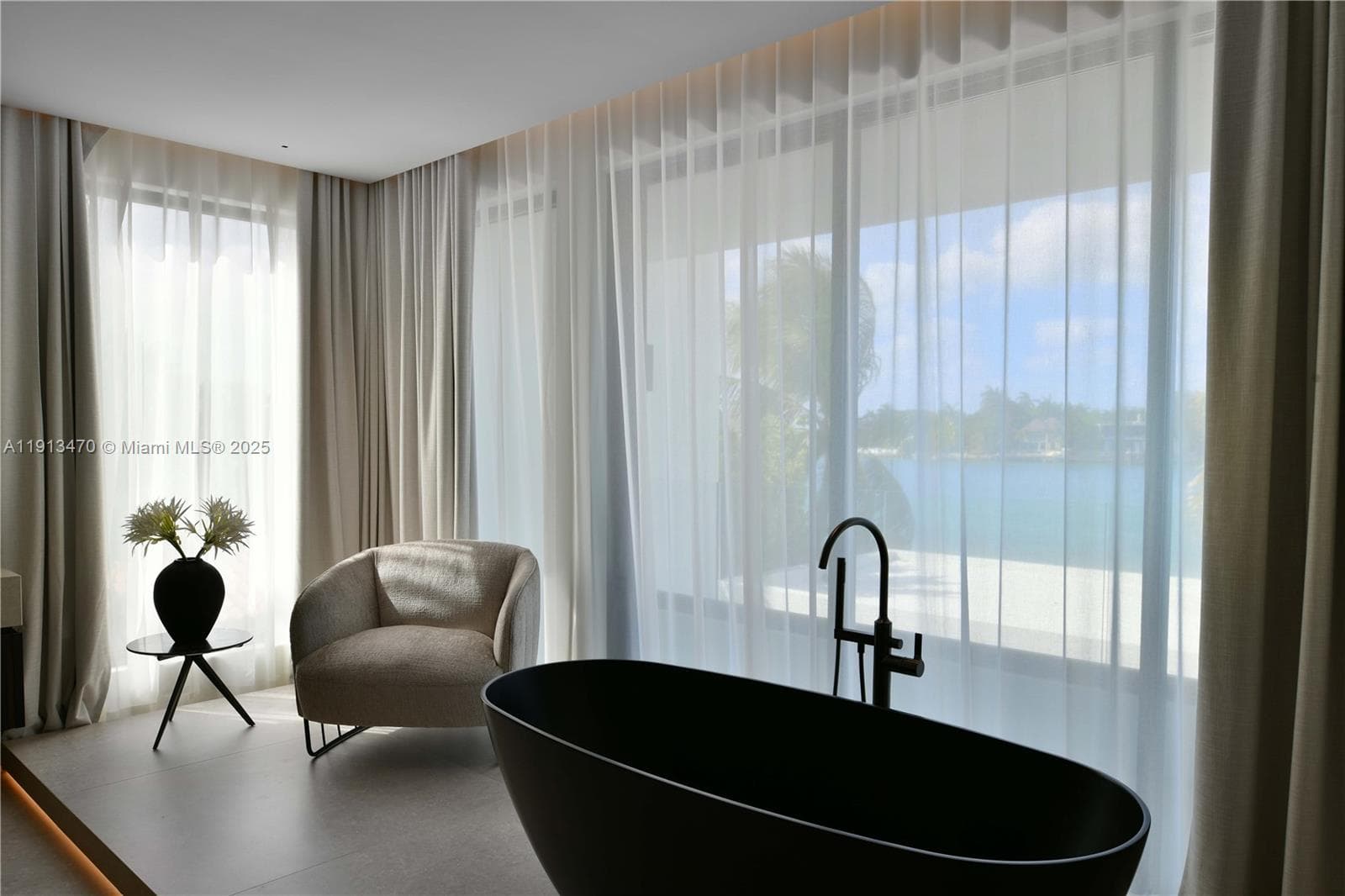 A11913470 — Miami Beach — 29