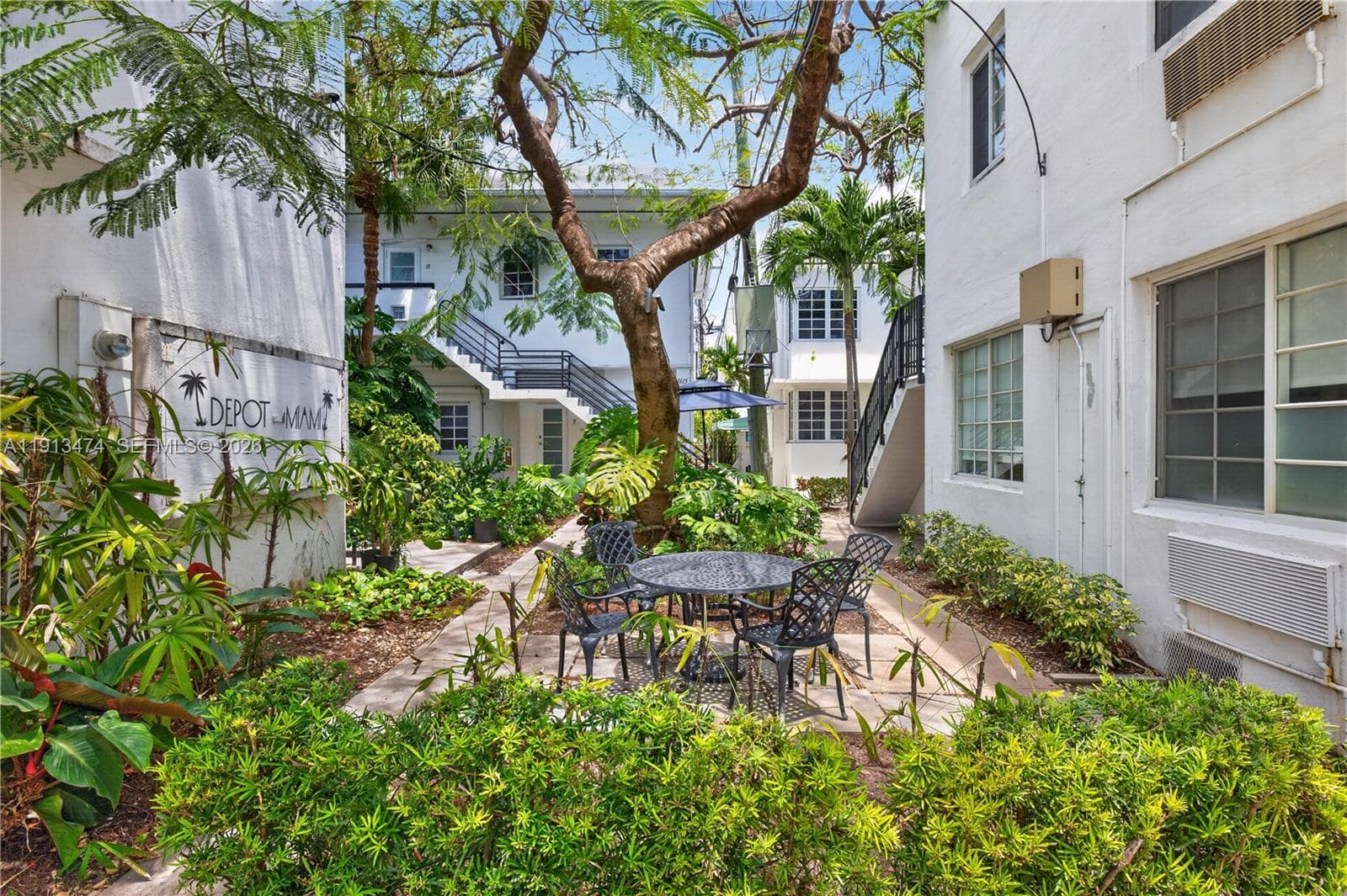 A11913474 — Miami Beach — 42