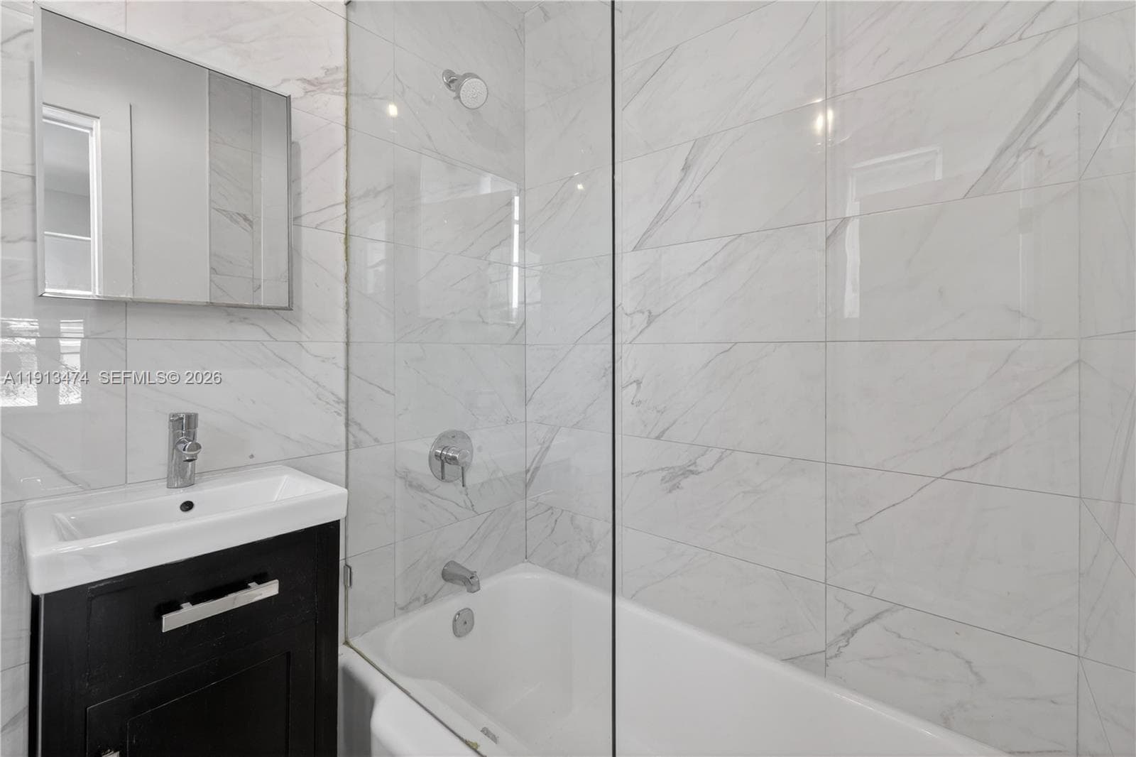 A11913474 — Miami Beach — 33