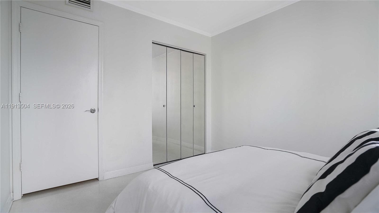A11913504 — Miami Beach — 16