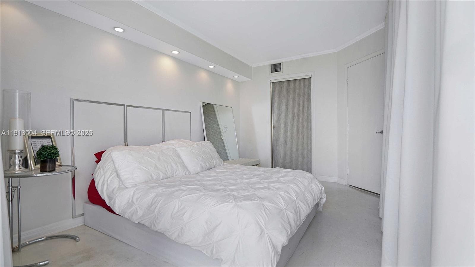 A11913504 — Miami Beach — 12