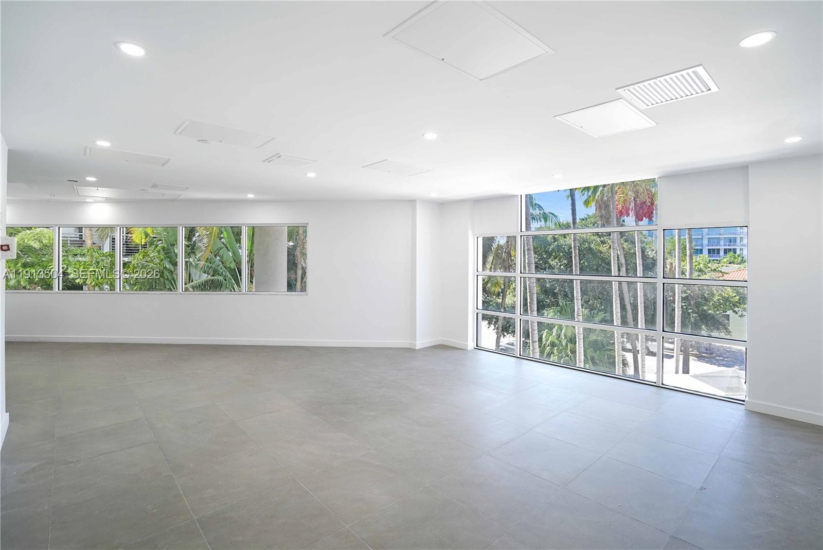 A11913504 — Miami Beach — 22
