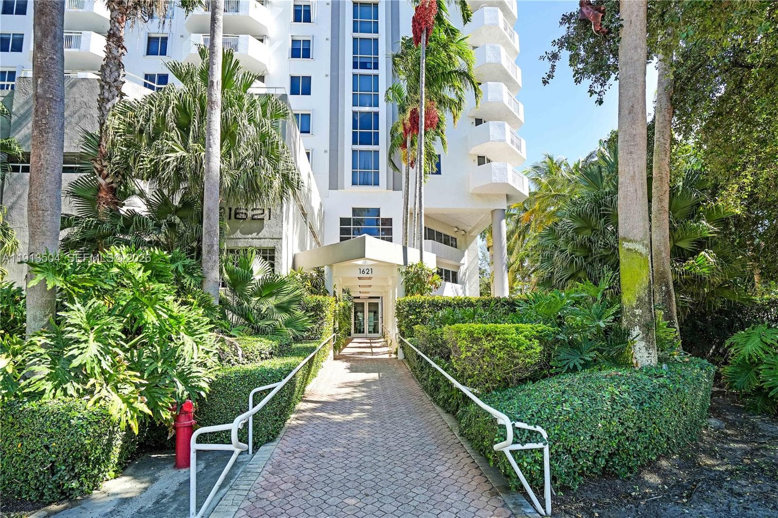 A11913504 — Miami Beach — 32