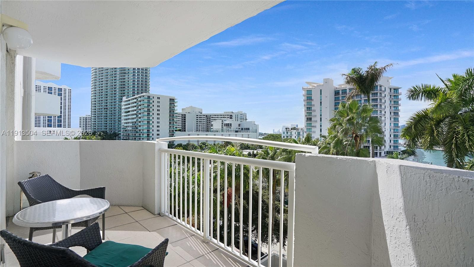 A11913504 — Miami Beach — 10