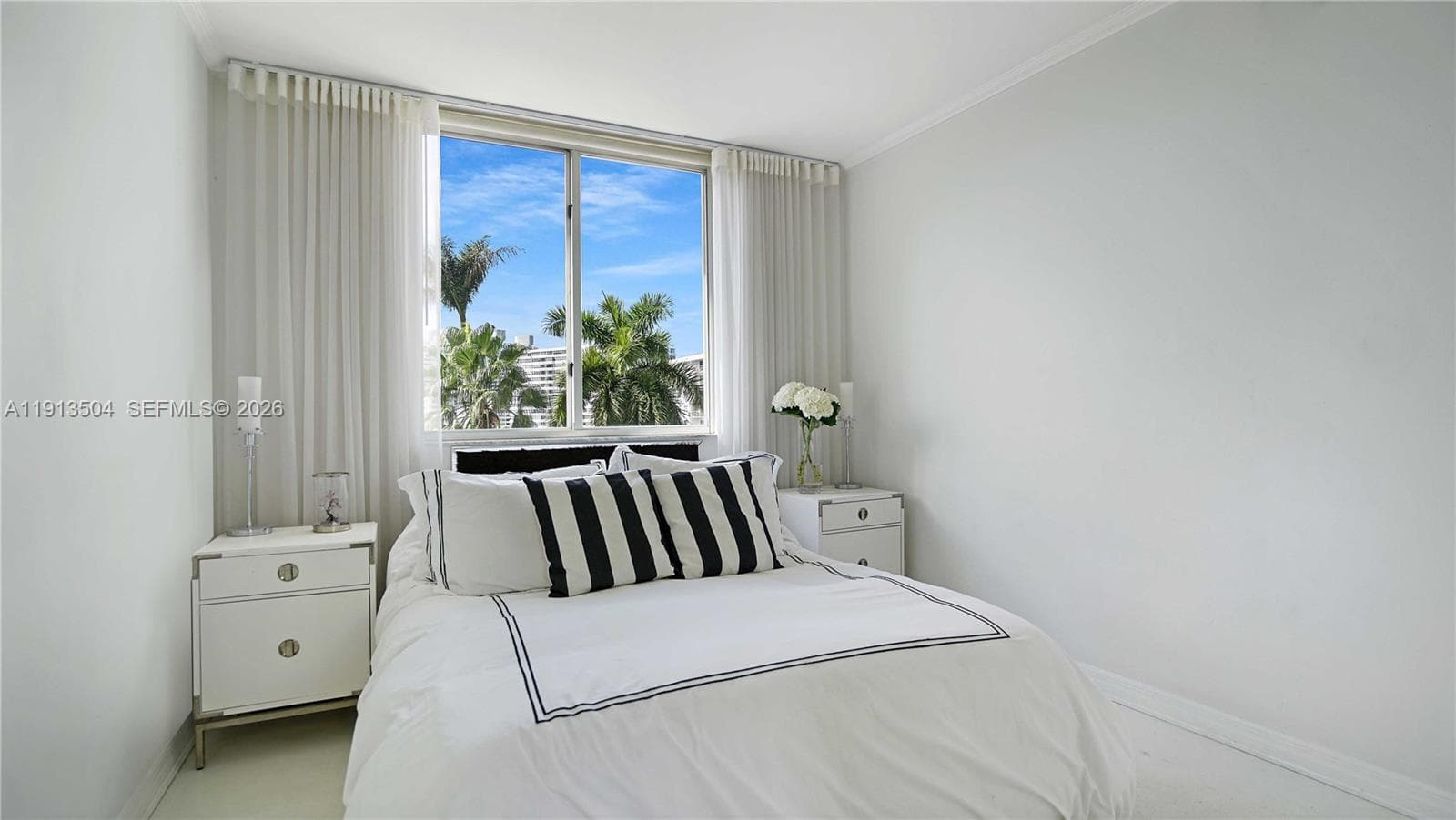 A11913504 — Miami Beach — 15