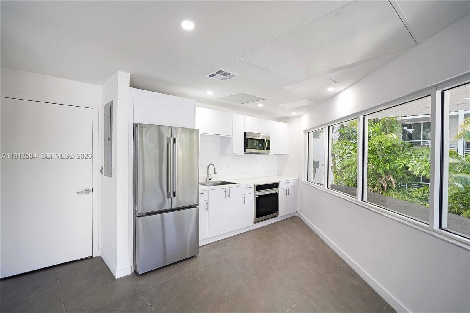 A11913504 — Miami Beach — 21