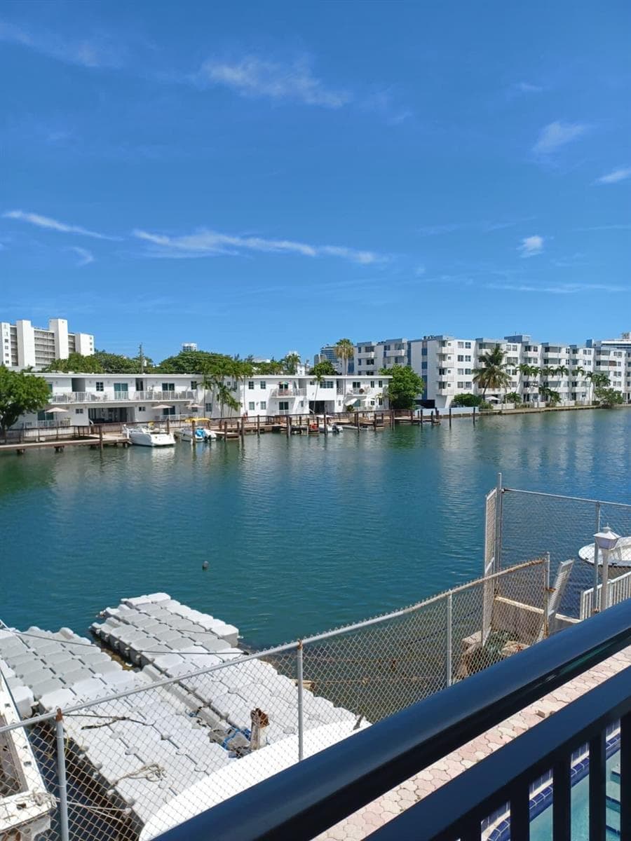 F10536726 — Miami Beach — 4