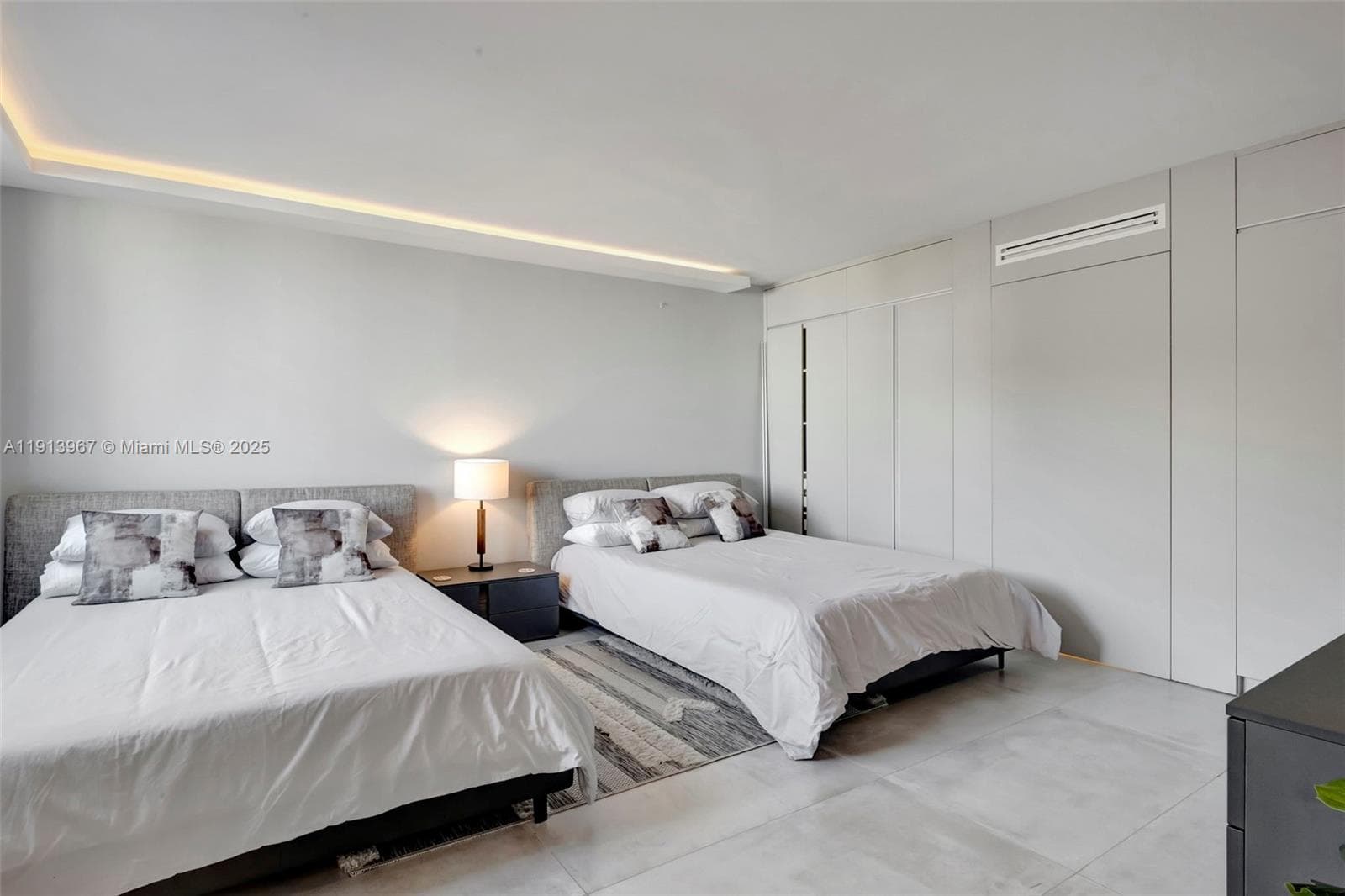 A11913967 — Miami Beach — 6