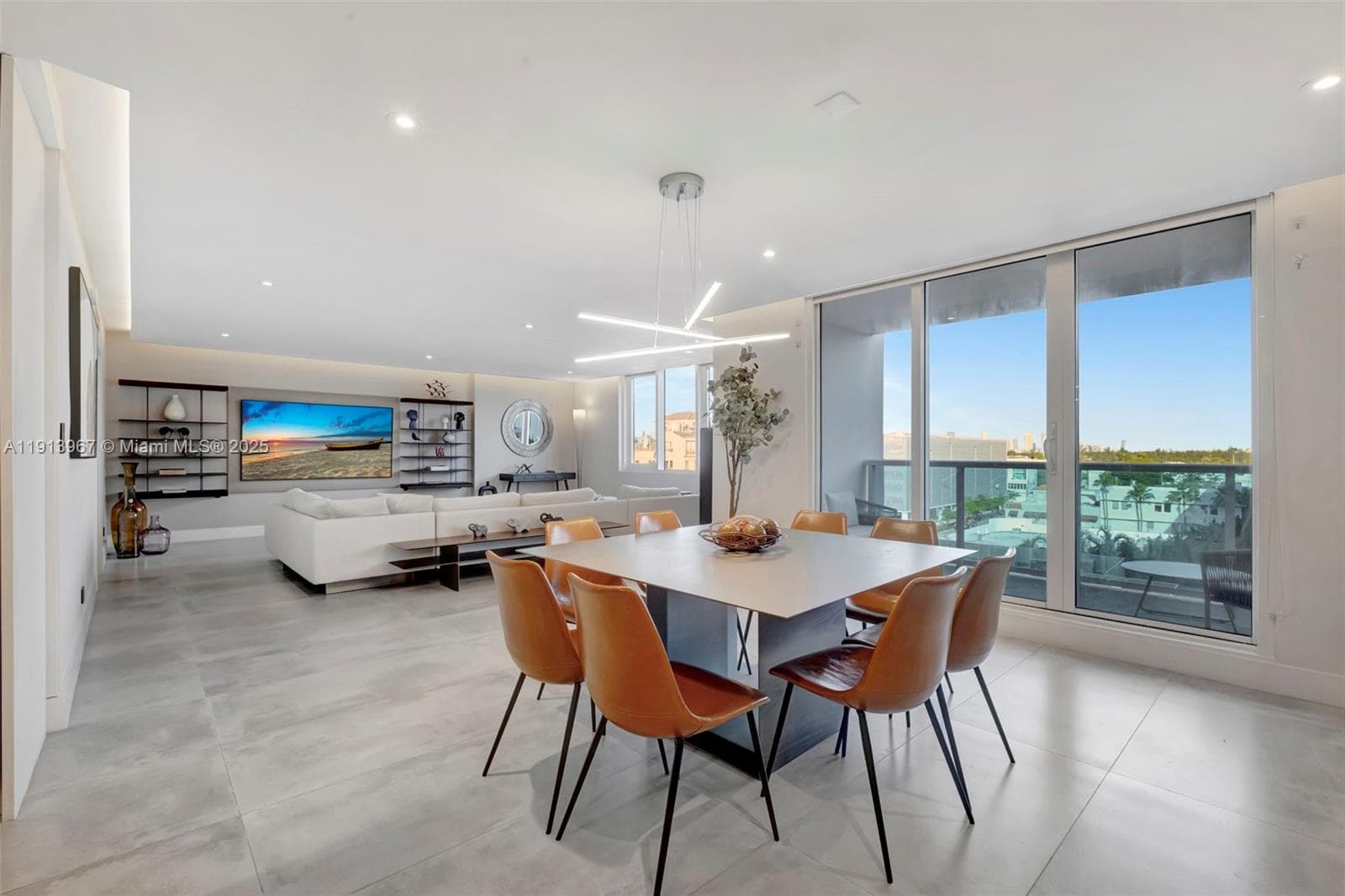 A11913967 — Miami Beach — 43