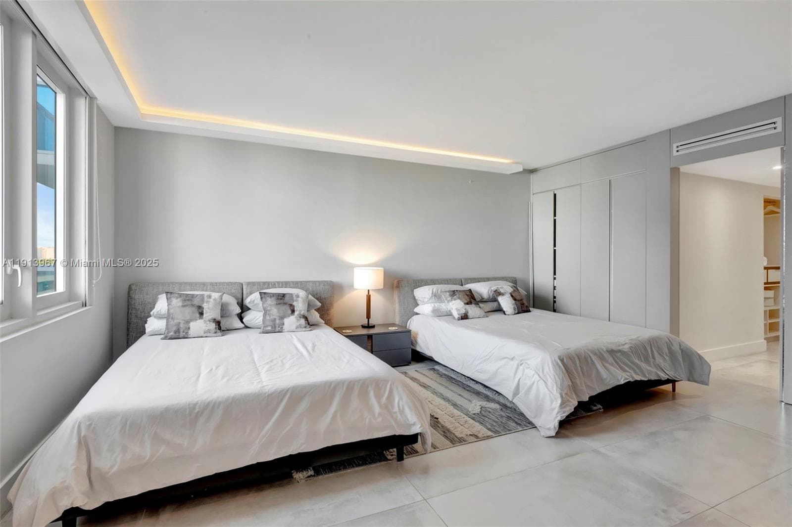 A11913967 — Miami Beach — 28