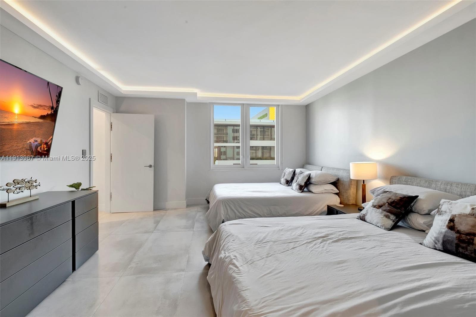 A11913967 — Miami Beach — 9