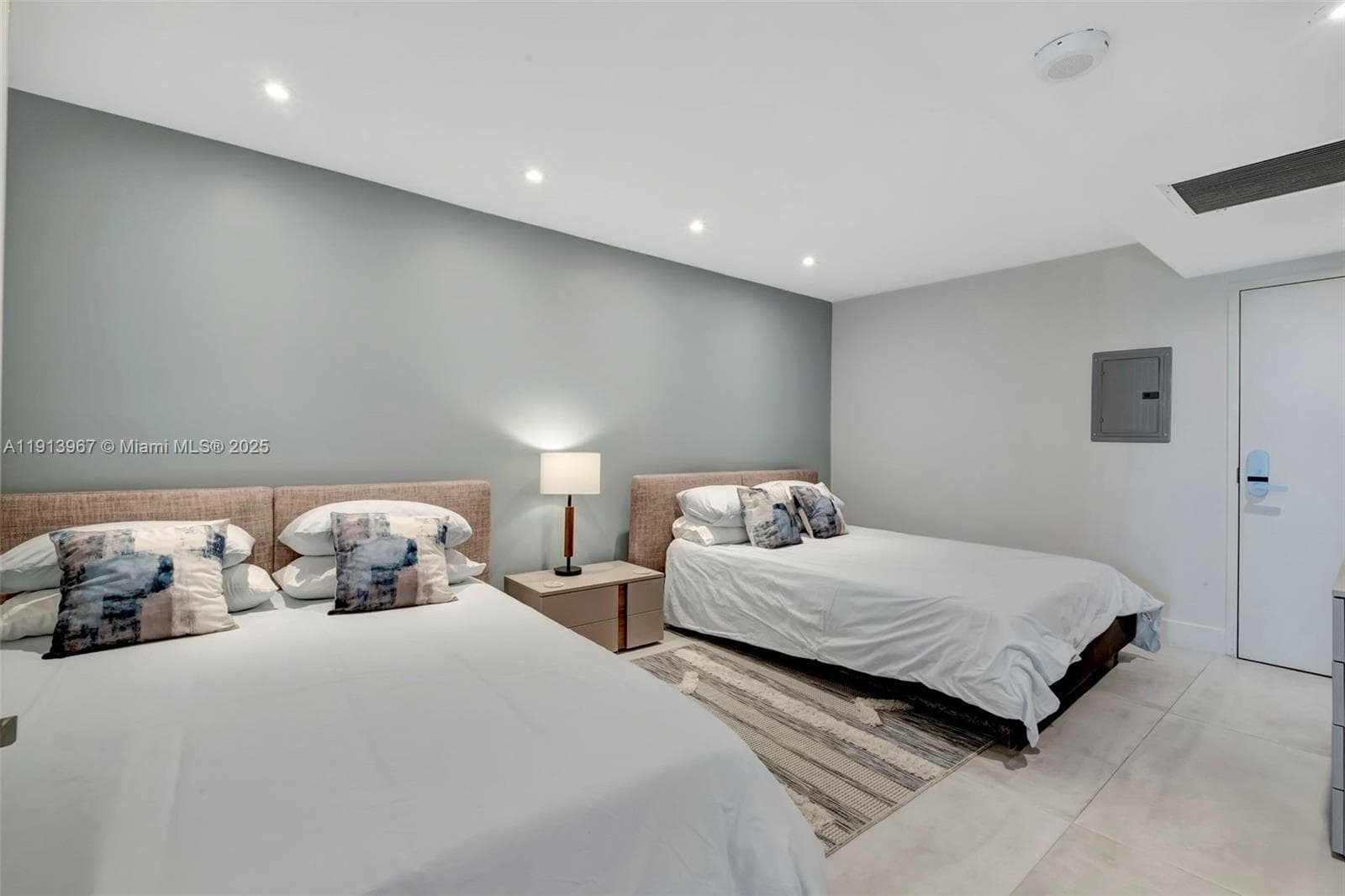 A11913967 — Miami Beach — 19