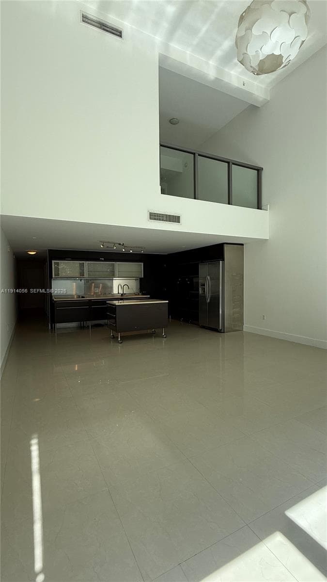 A11914056 — Miami Beach — 3