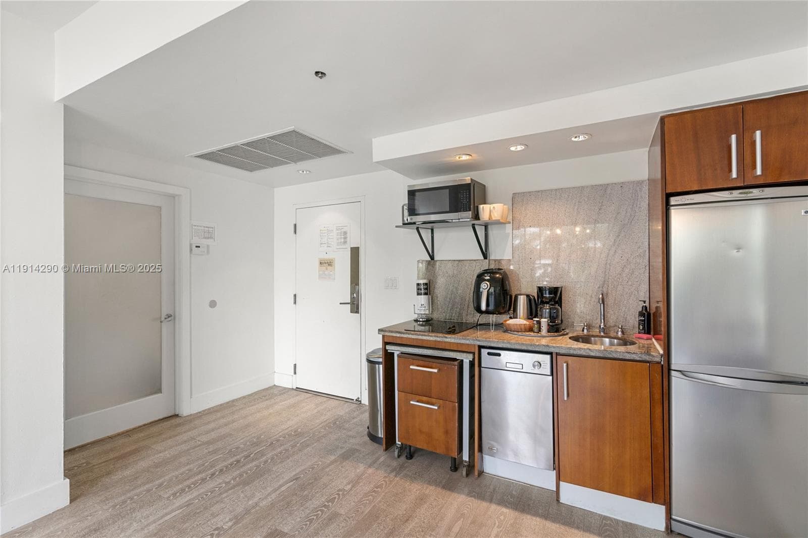 A11914290 — Miami Beach — 23