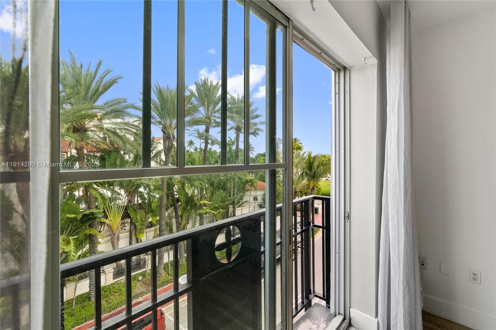 A11914290 — Miami Beach — 28