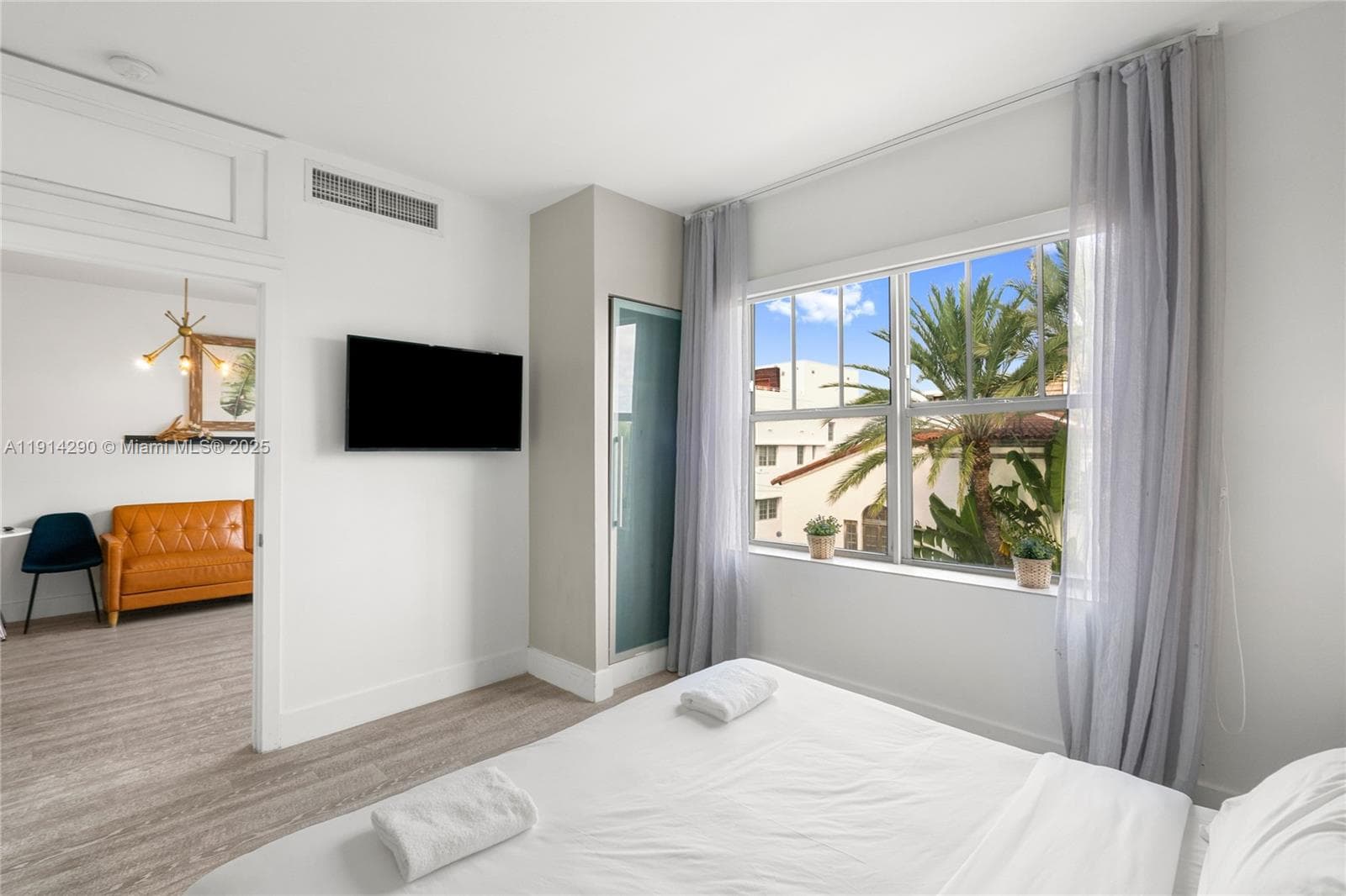 A11914290 — Miami Beach — 14