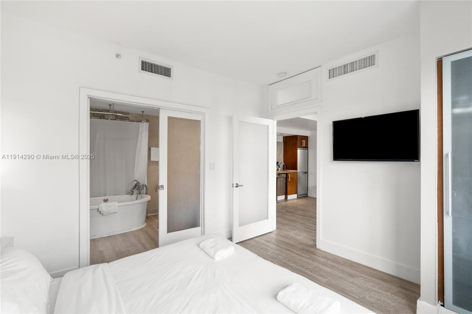 A11914290 — Miami Beach — 18