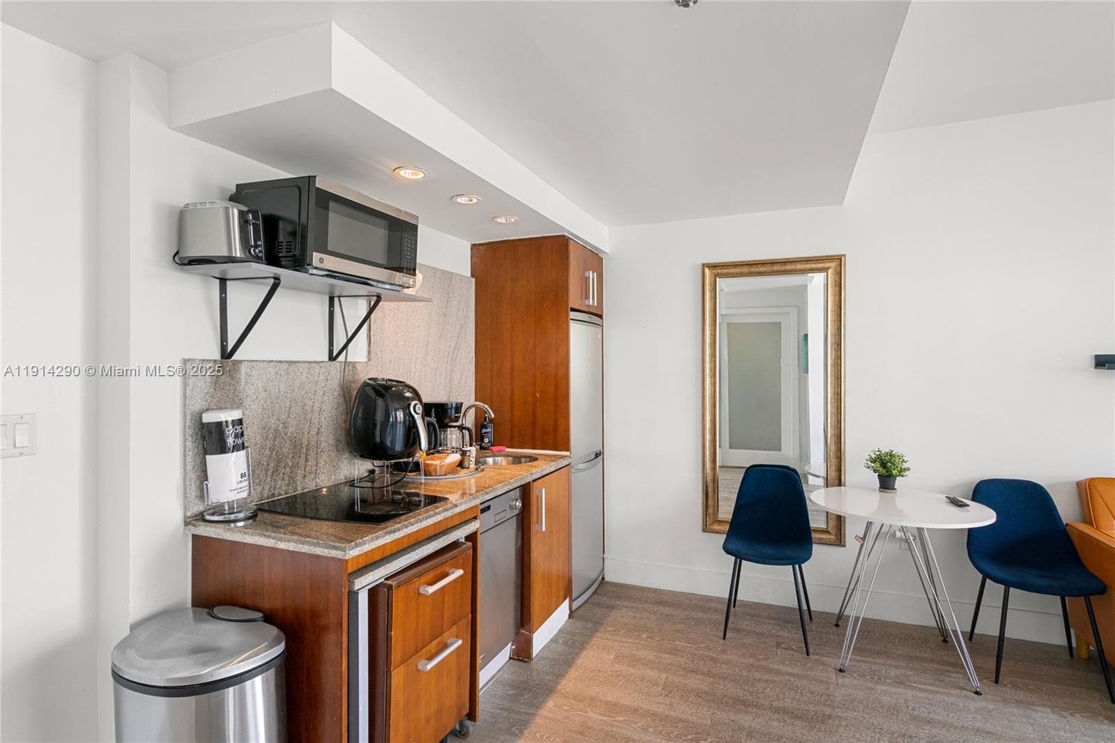 A11914290 — Miami Beach — 19